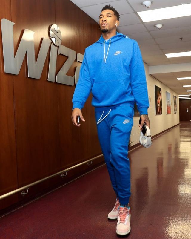 在中产附近 在中产附近